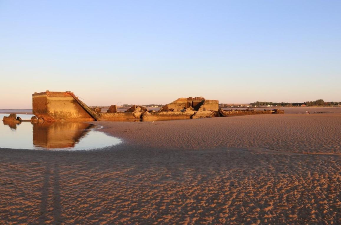 Gites "Plage" Ou "Pieds Dans L'Eau" En Front De Mer A Asnelles , 3Km D'Arromanches, 10Km De Bayeux Zewnętrze zdjęcie